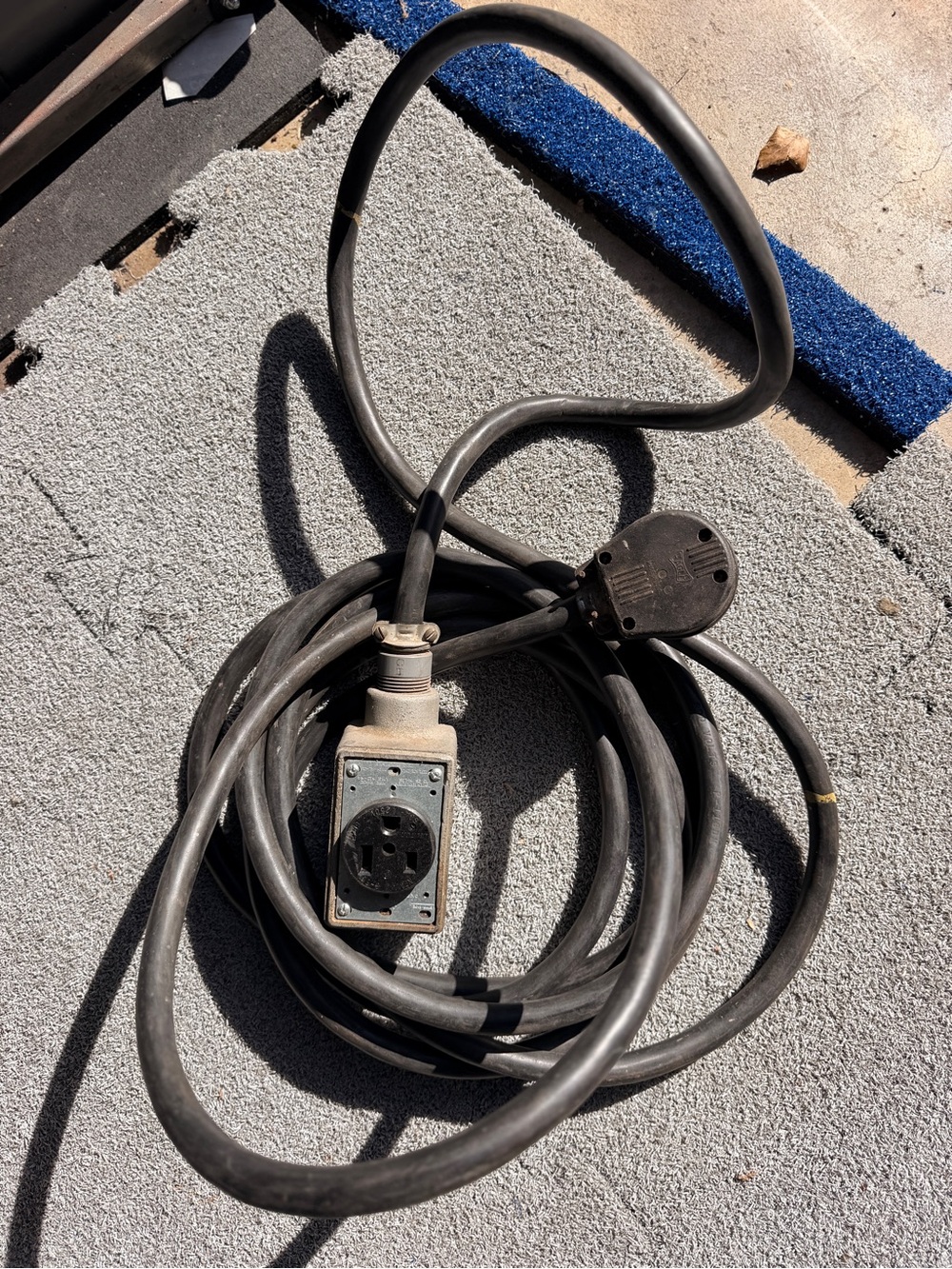 NEMA 6-50R heavy-duty inline power extension : 50 Amps,